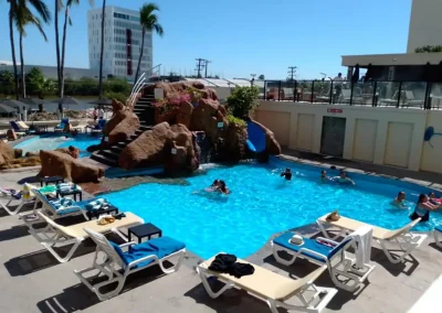 Alberca hotel familiar frente al Mar Mazatlán Don Pelayo