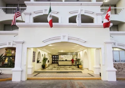 Entrada Hotel familiar frente al malecón de Mazatlán Don Pelayo