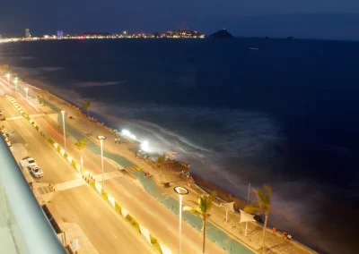 Vista al Malecón desde Habitación de Hotel Familiar frente al Mar Mazatlán Don pelayo